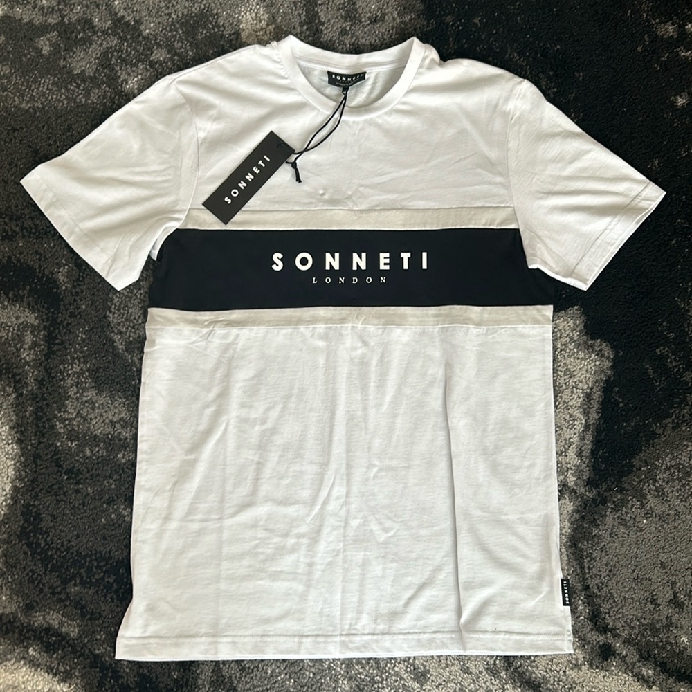 Men white Tshirt